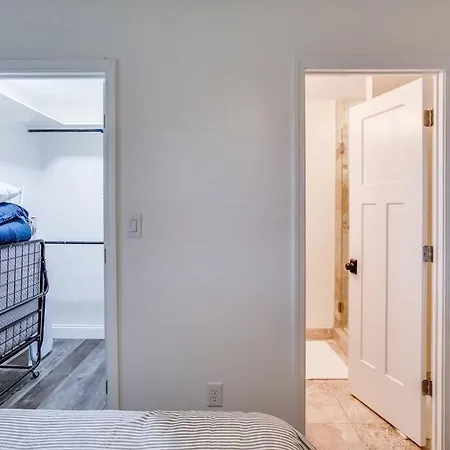 Beautifully Renovated Home Corner Of Nd And Angela